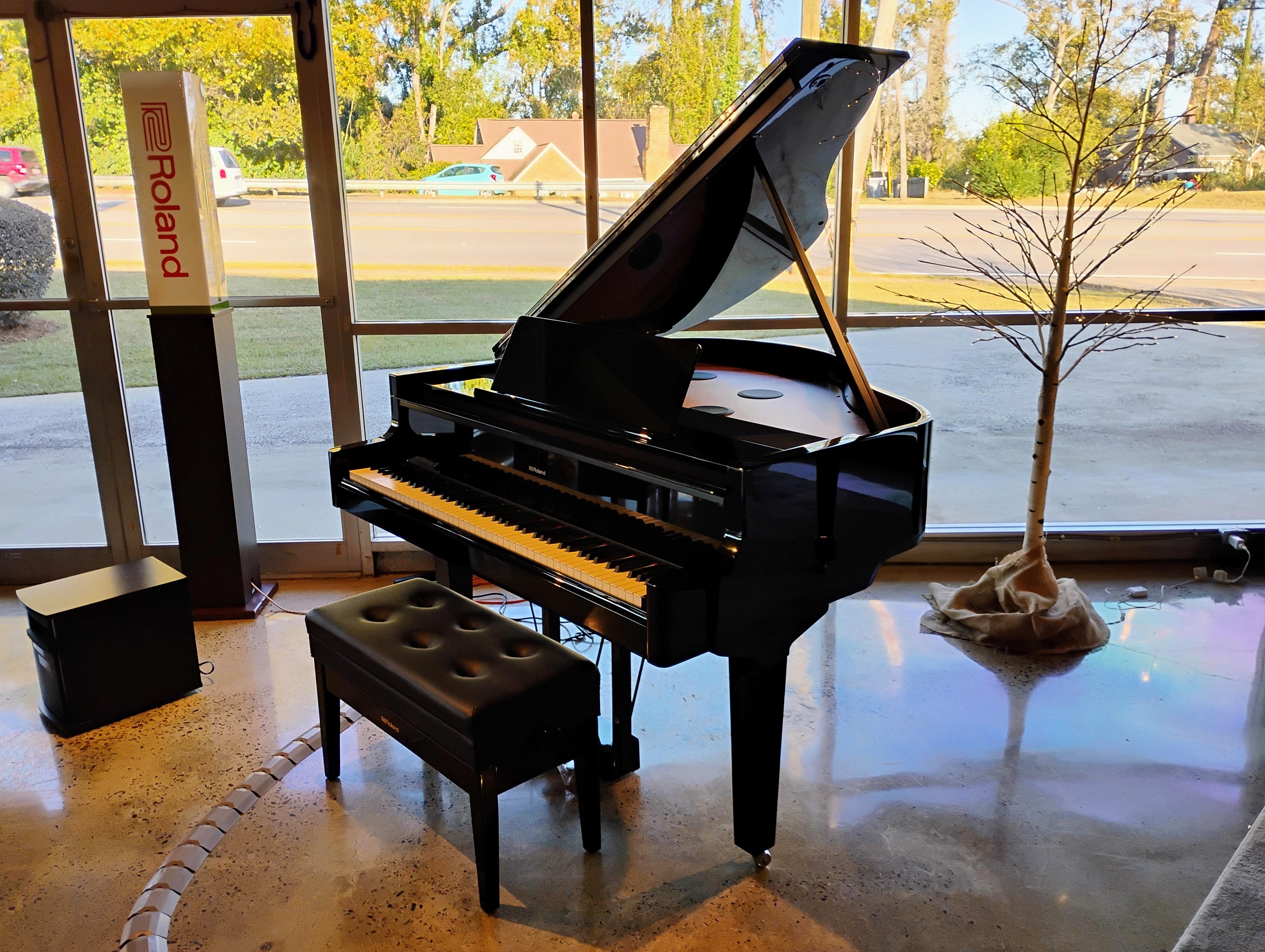 Roland GP-9M Digital Grand Piano with Auto-Moving Keys and Microphone Input - Image 10