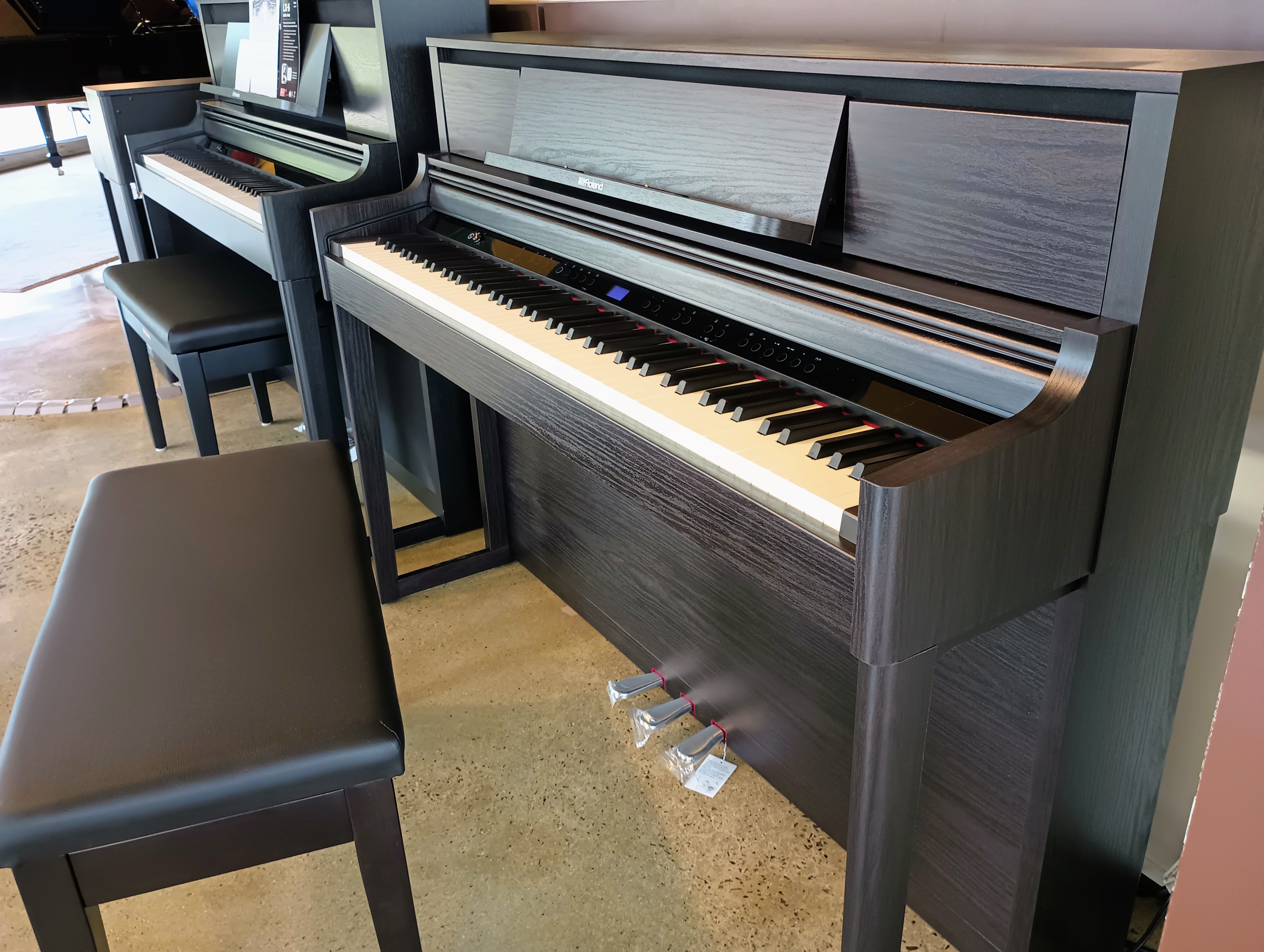 Roland LX-5 Digital Piano - Image 3